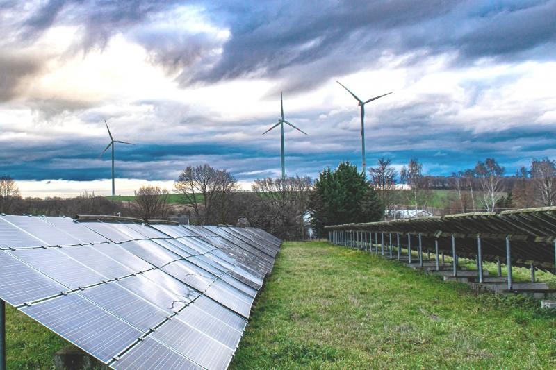 Solaranlage auf Wiese