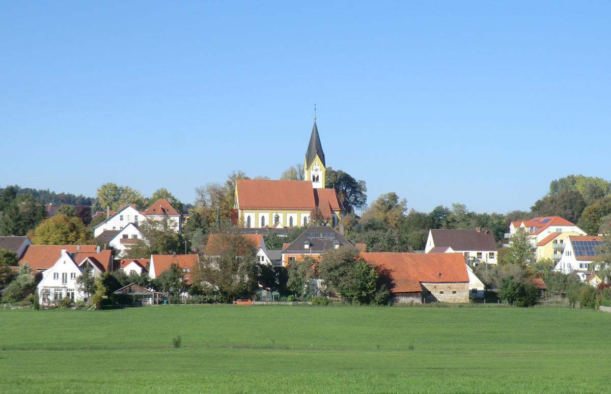 Die Gemeinde Ehekirchen besteht aus 18 Ortsteilen in welchen rund 3.800 Einwohner leben.