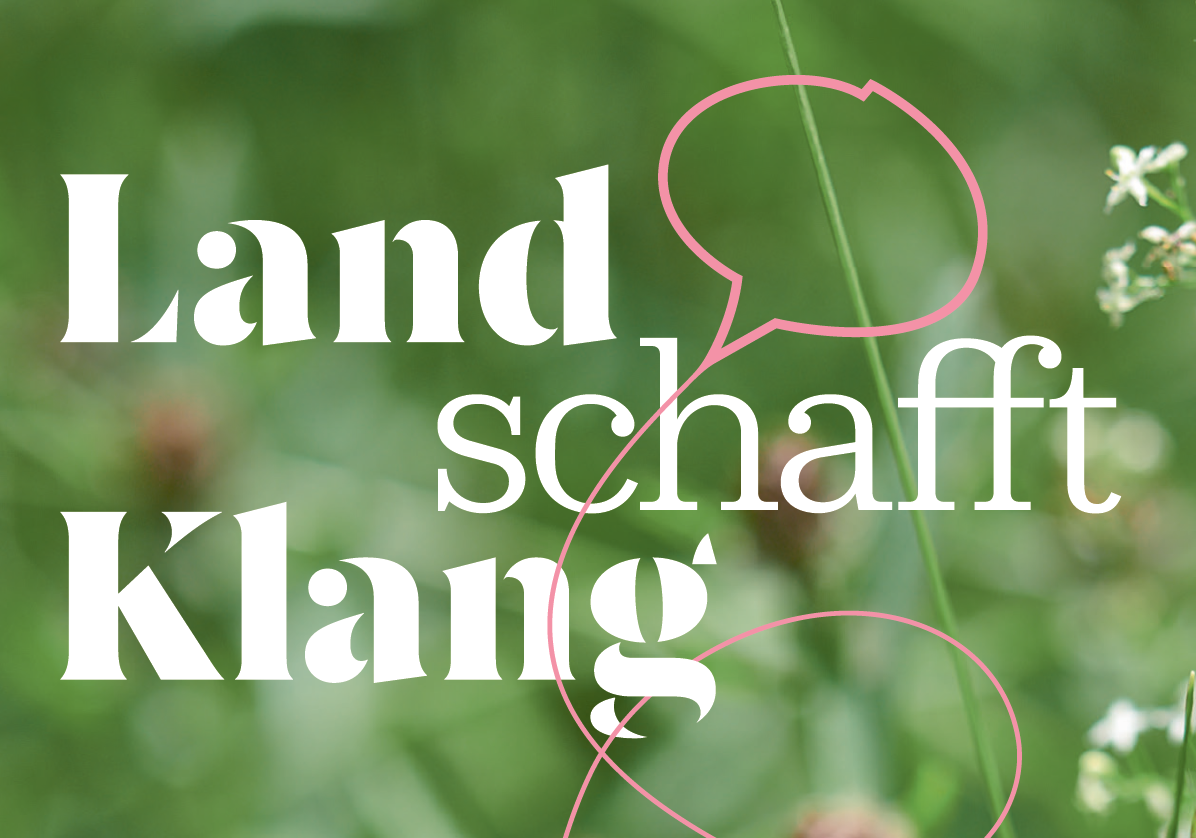Schriftzug "Land.schafft.Klang" vor einer Detailaufnahme einer Wiese