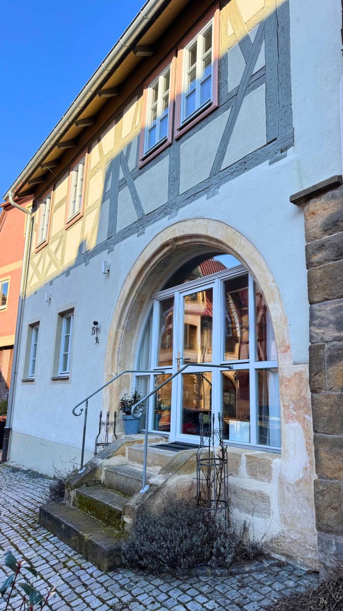Nach 100 Jahren aus dem Dornröschenschlaf wachgeküsst. Haus Sebald in Seßlach.