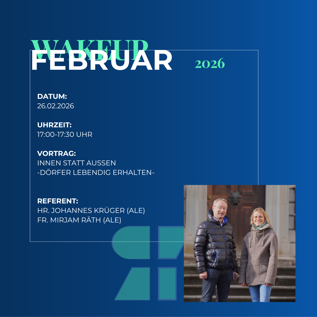 Flyer „WakeUp Februar 2026“: Webinar „Innen statt Außen – Dörfer lebendig erhalten“. Foto der Referenten vor historischem Gebäude.