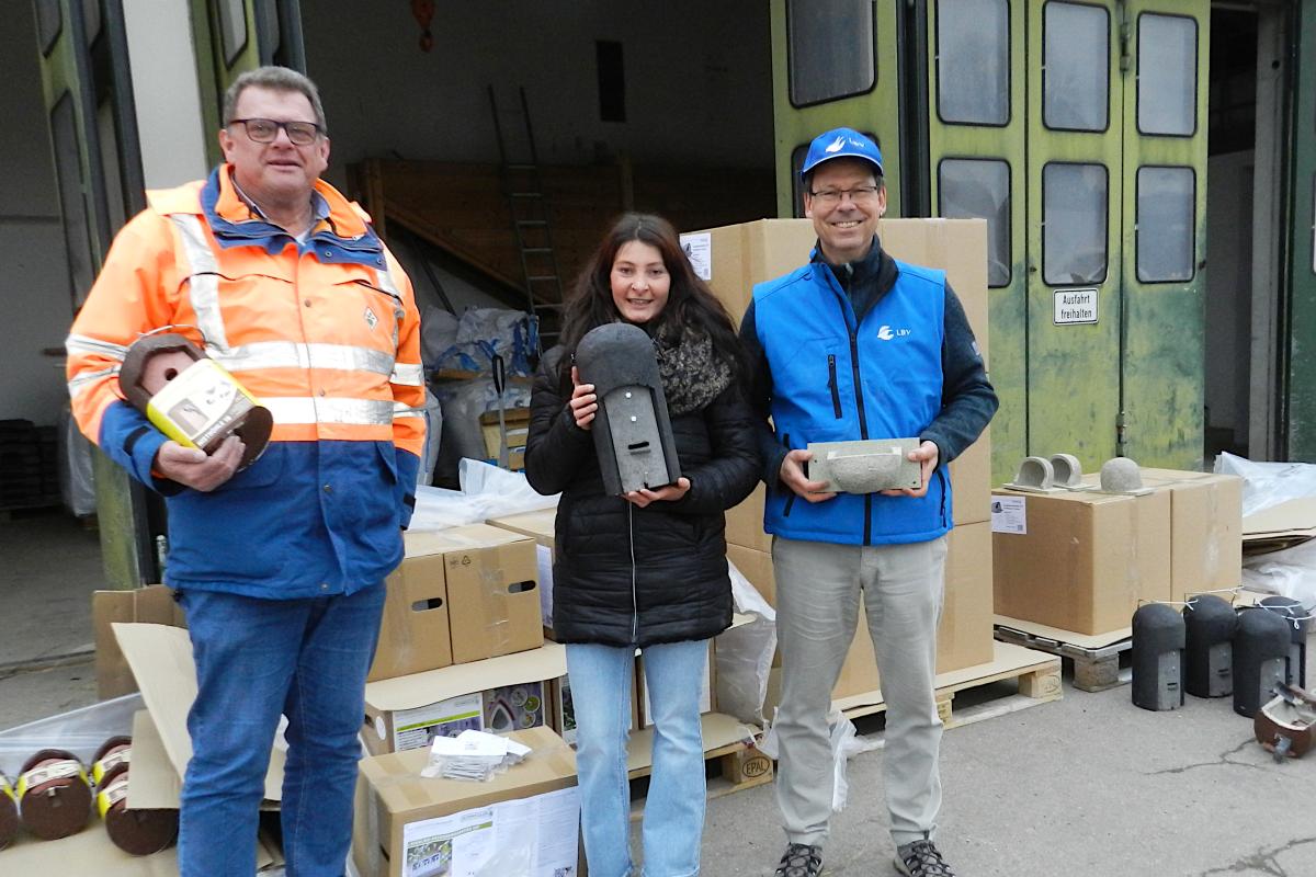 Gruppenbild mit Nistkästen